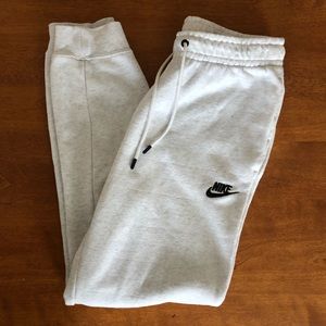Nike Sportswear Essential Joggers Size Small